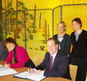 CAF - Un contrat enfance jeunesse signé avec des élus landais