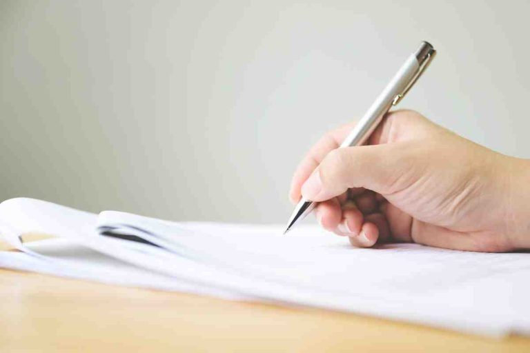 3 modèles de lettre de demande de congé parental pour la CAF